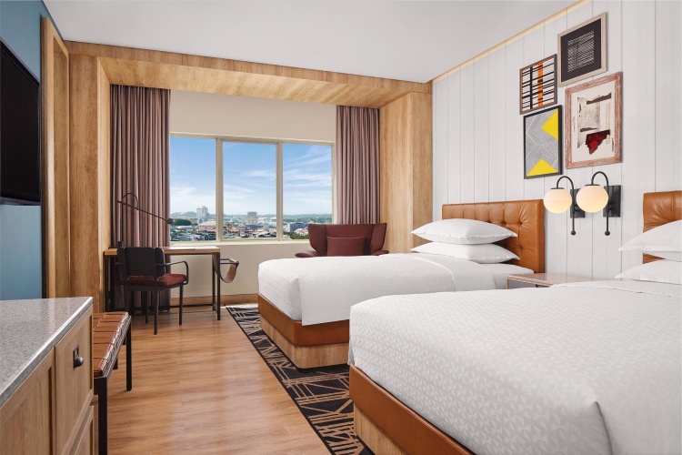 Deluxe Quadruple room with city view