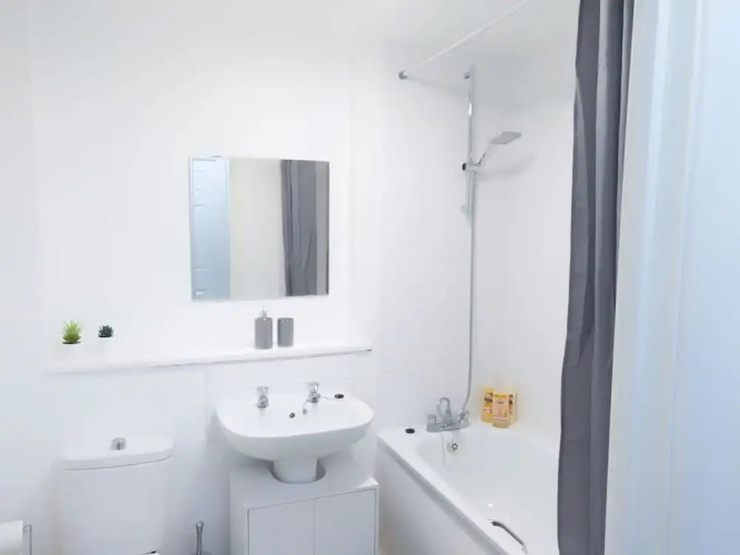 Central Apartment With Free Parking - By Doze
