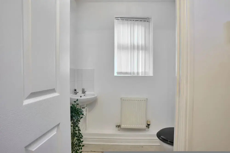 Host Stay Snowdrop Crescent II