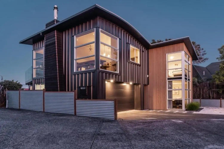 4 Bedrooms Cottage
