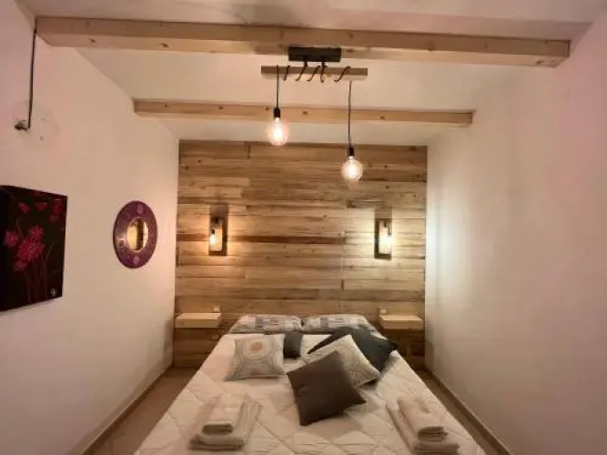 Iknos Guest House