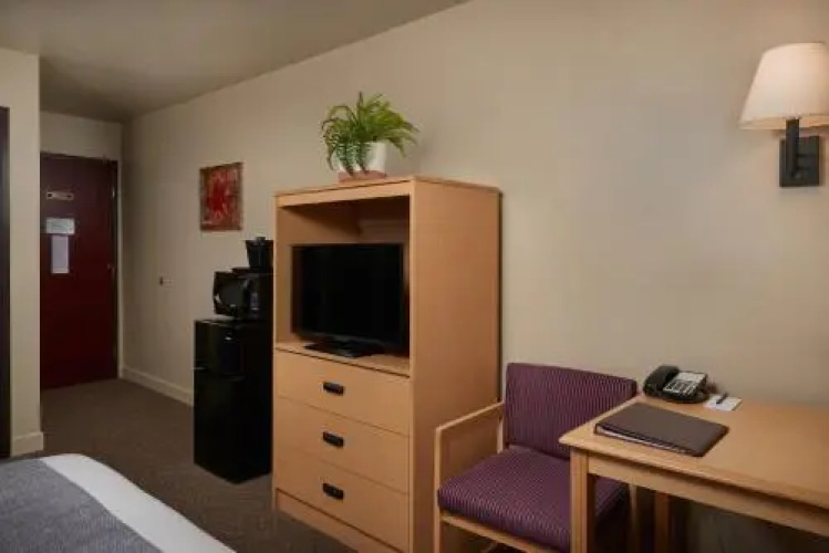The Garibaldi House Inn & Suites