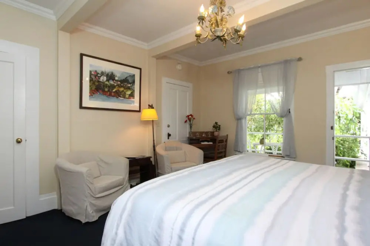 Seagull Inn