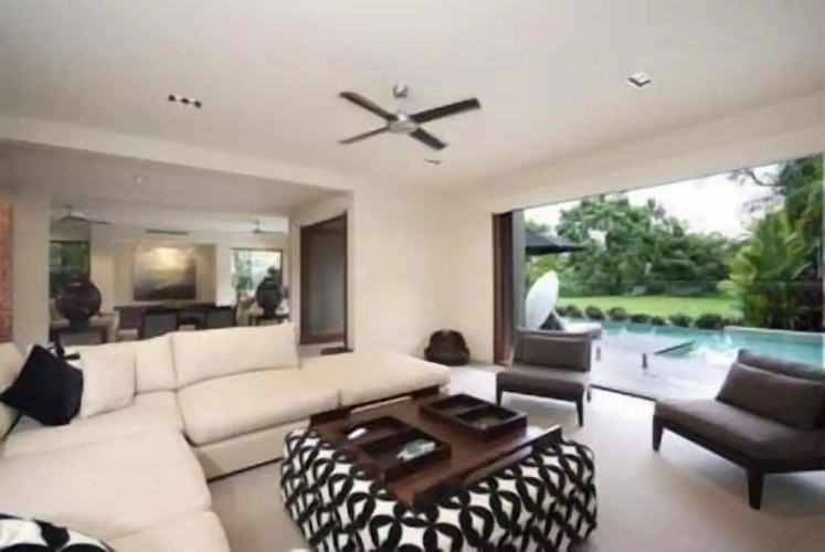 5 Bedrooms Standard room beachfront