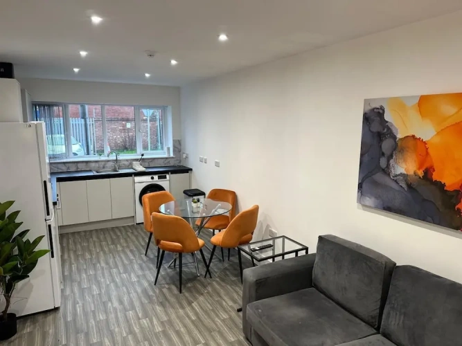 2 Bedrooms Apartment
