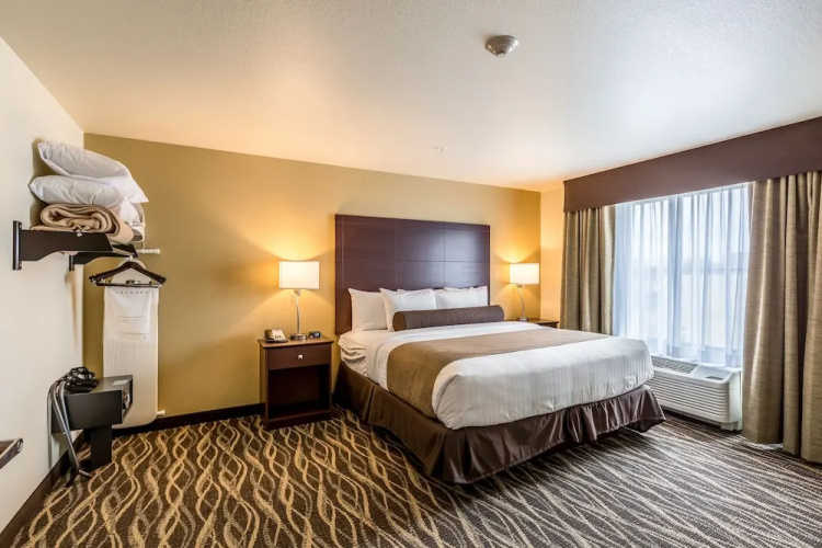 Cobblestone Hotel & Suites - Appleton International Airport