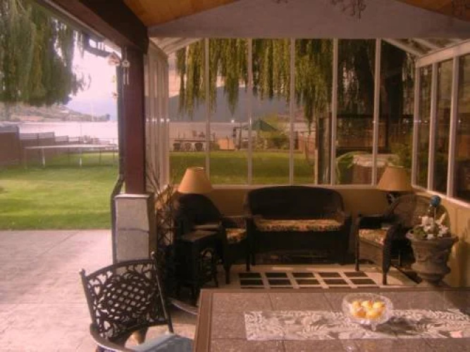 Lakeshore Paradise Bed And Breakfast