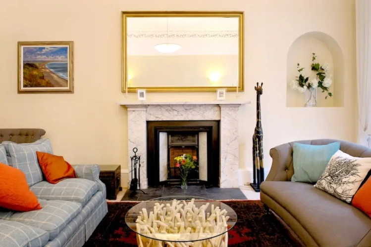 2 Bedrooms Luxury Apartment with city view