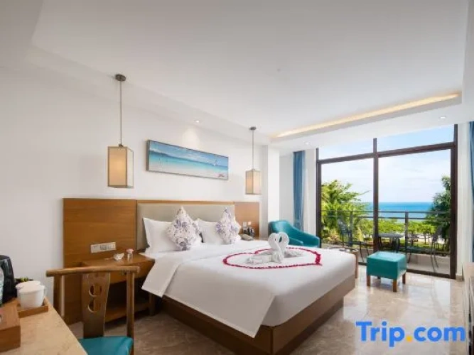 Deluxe Double room with pool view