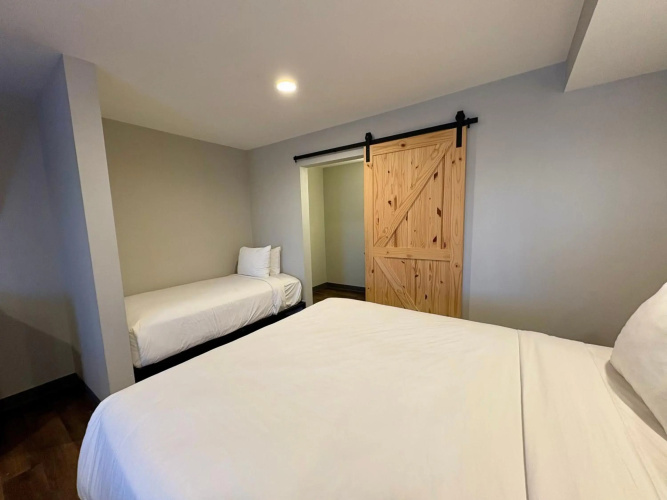 Americas Best Value Inn Wall