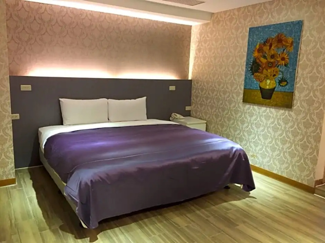 Art House Double Room-Sunflower