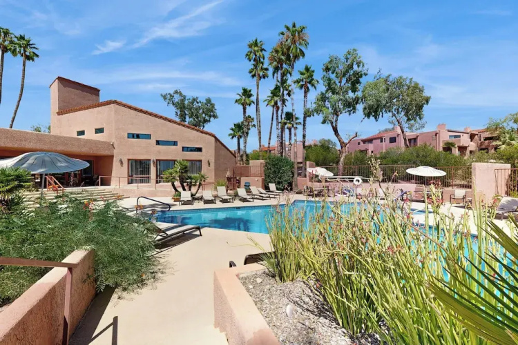 1 BR Condo in Tucson, Mountain Views