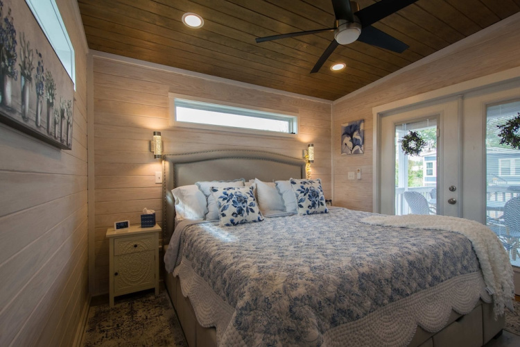 1BR Tiny Home w King Bed Outdoor Space