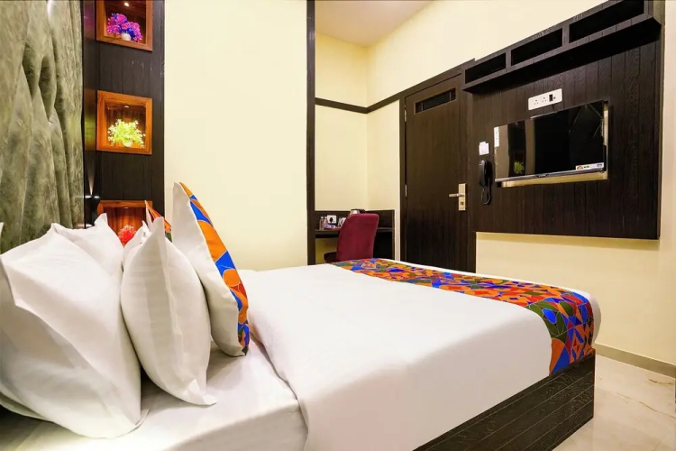 Fabhotel Skyline Suite