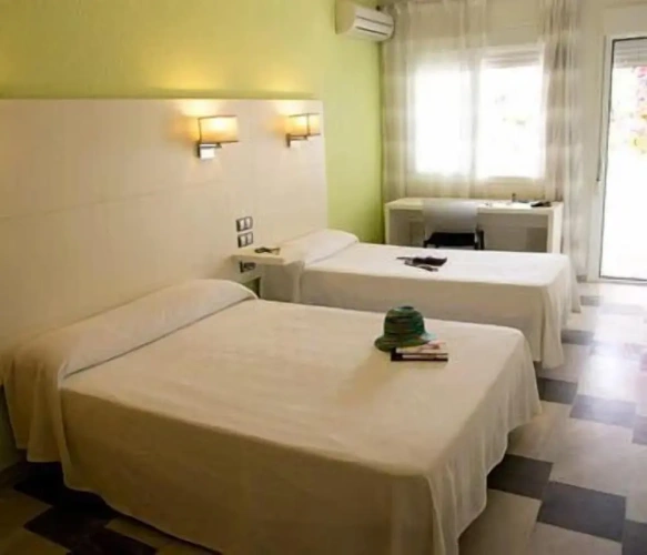 Standard Triple room