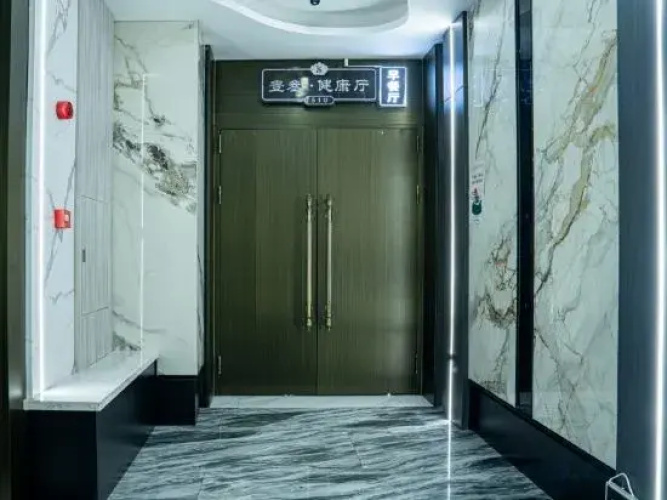 One three Grand Hotel