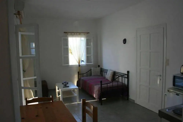 Lazino Studios & Apartments