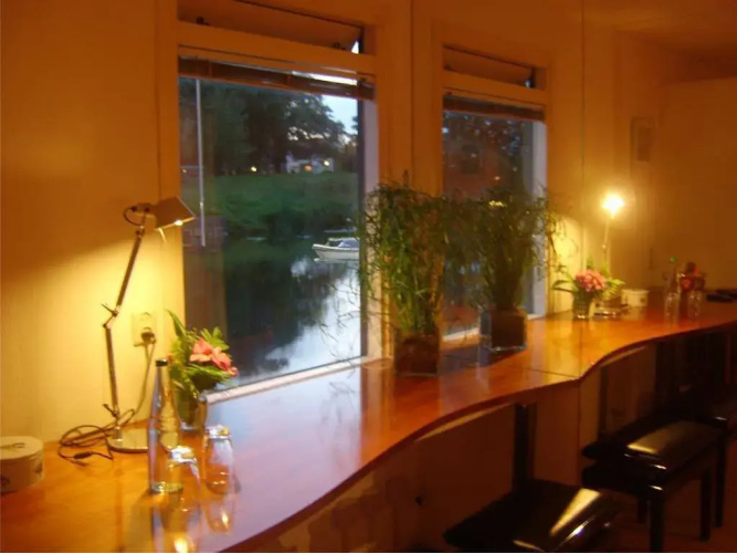 Houseboat Harmony