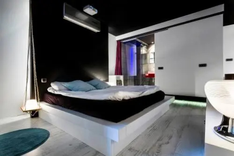 Zrooms Suites