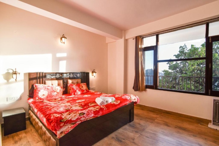 Standard Family room with balcony and with mountain view