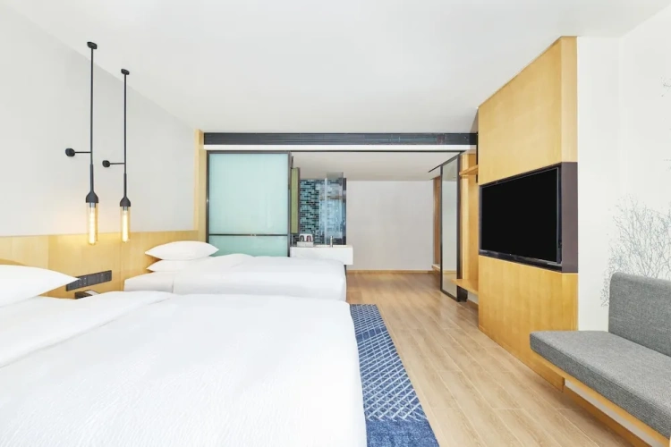 Premium Quadruple room with city view