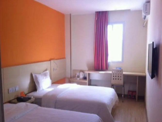 Standard Twin room with city view