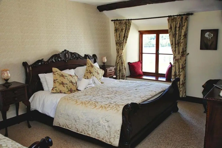 Standard Family room with lake view