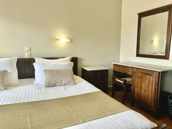 Standard Double room with partial sea view