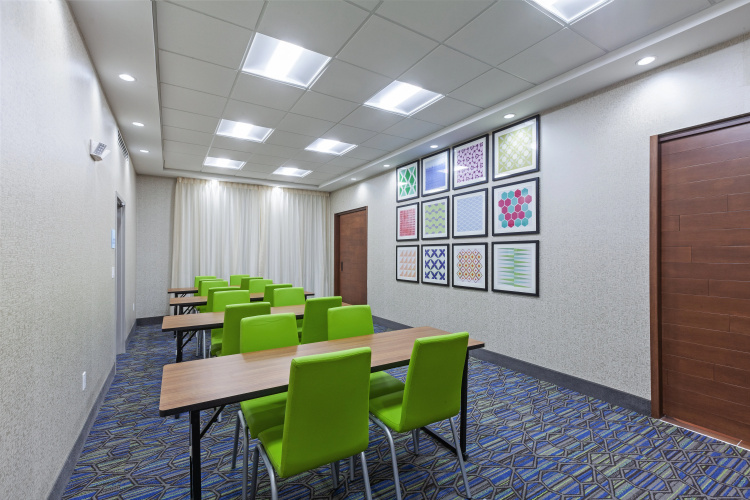 Holiday Inn Express & Sts Tulsa Northeast - Owasso photo 19
