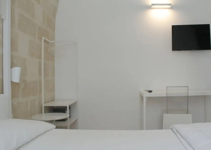 LAMIA Room Rentals