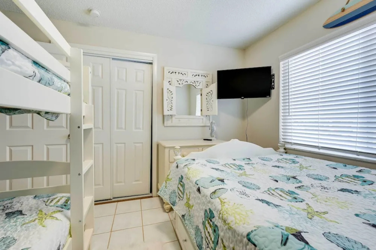 Pet-friendly Home w/ Pool in Palm Harbor!