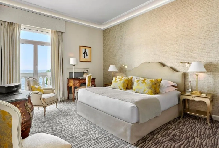 Superior room with view
