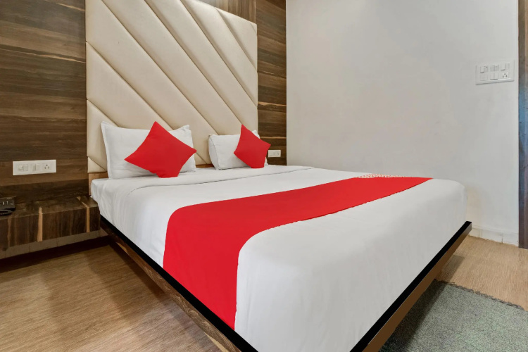OYO 47777 Hotel Laxminarayan