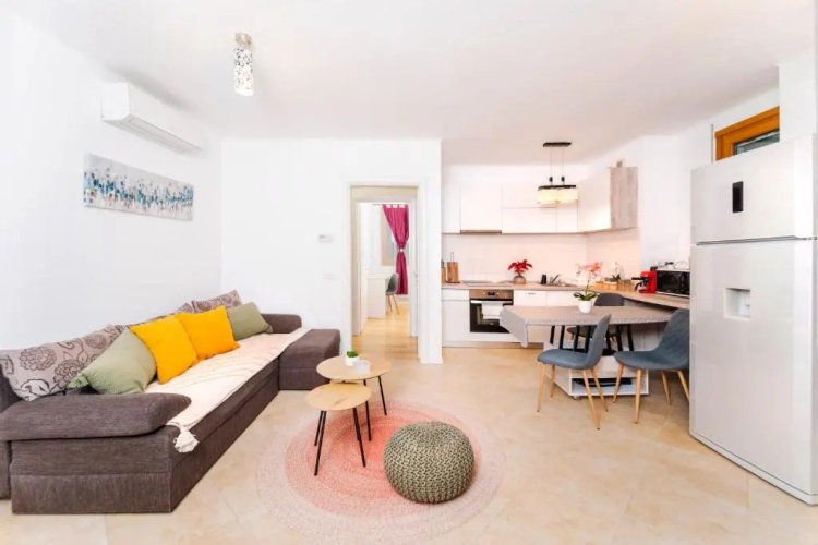 Central 700 square Fructus plaza - Eva apartment