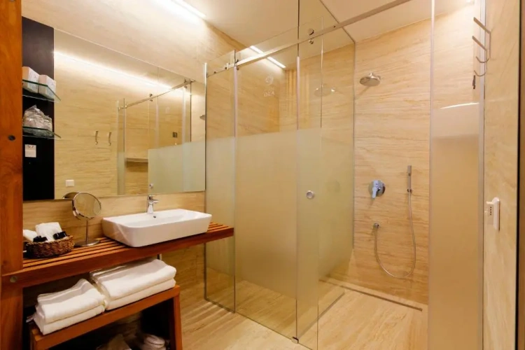 Deluxe Suite with balcony and with sea view