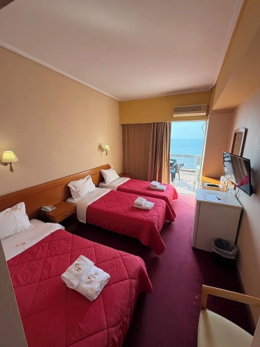 Standard Triple room with sea view