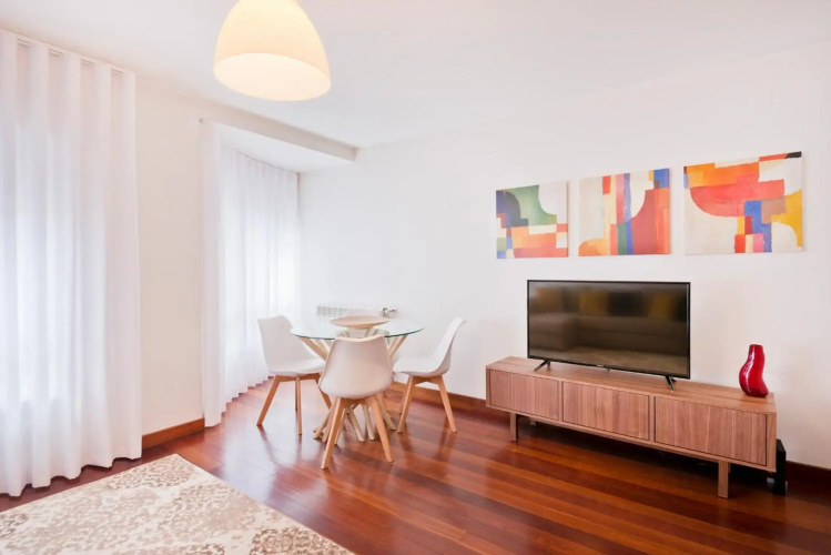 BmyGuest - Central Garage Apartment