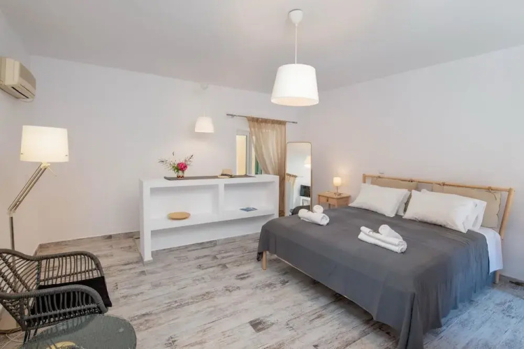 Loggos Couple Suite By Konnect