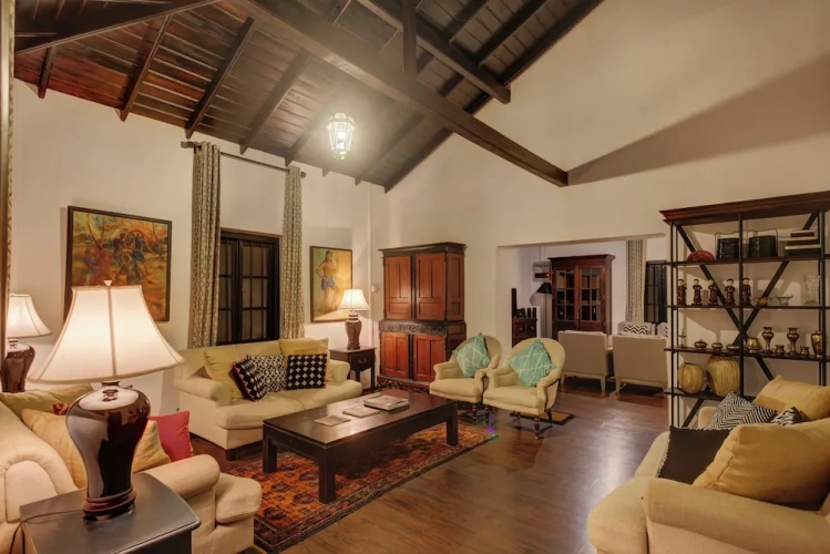 4 Bedrooms Villa with balcony