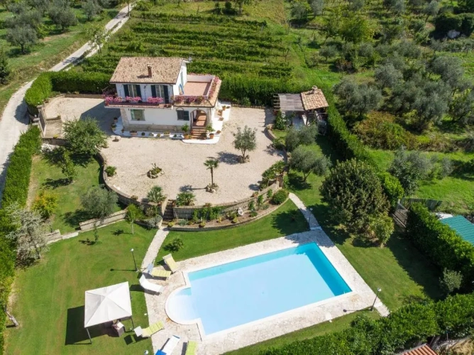 3 Bedrooms Villa