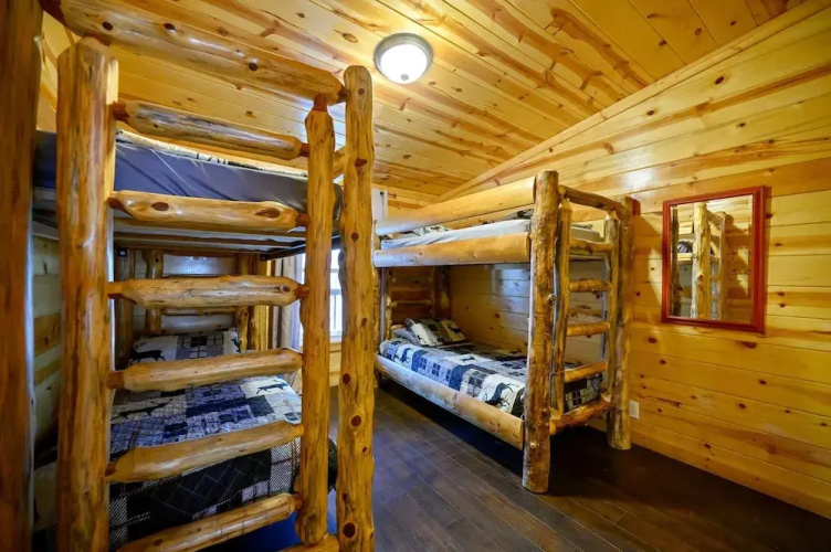 Outlaw Rose Cabin for 8!
