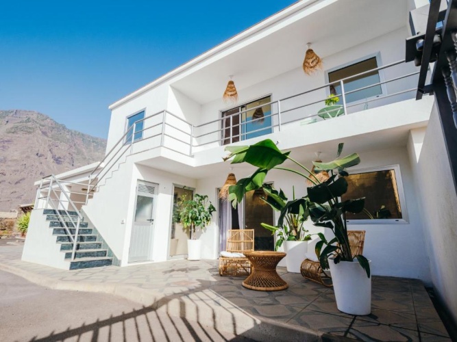 2 Bedrooms Villa