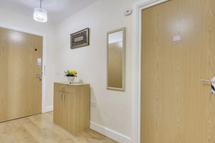 Modern Glenthorne Road Apartment