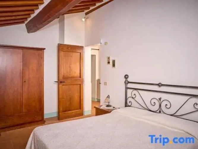 5 Bedrooms Villa