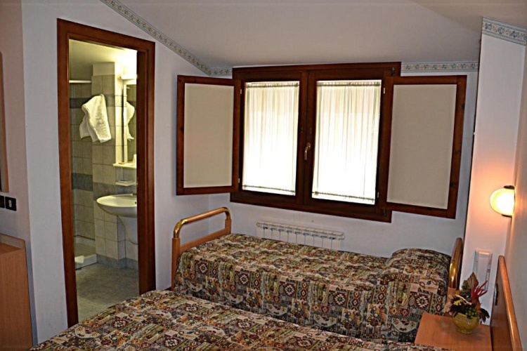 Classic Quadruple room