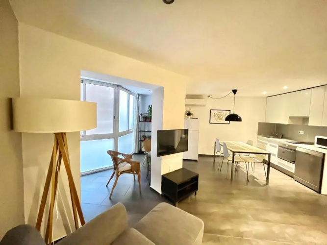 Gorgeous Apartment In Downtown