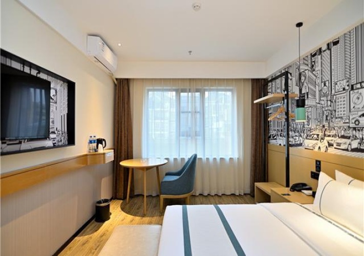 Standard Double room with street view