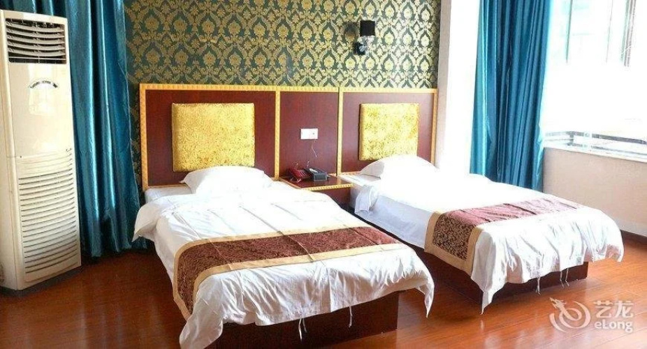100 Chain Hotel