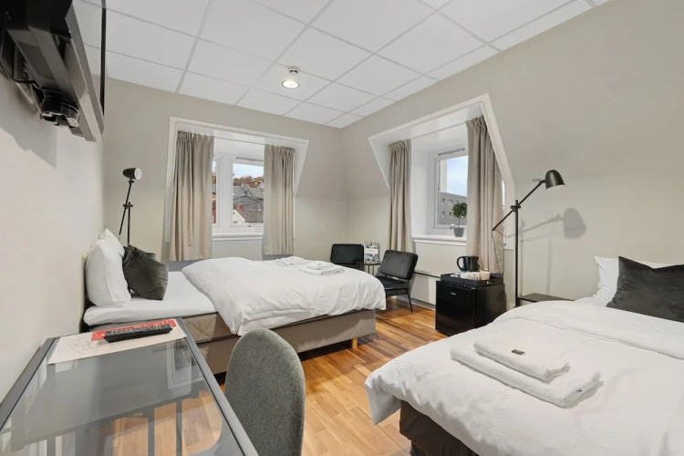 Standard Triple room