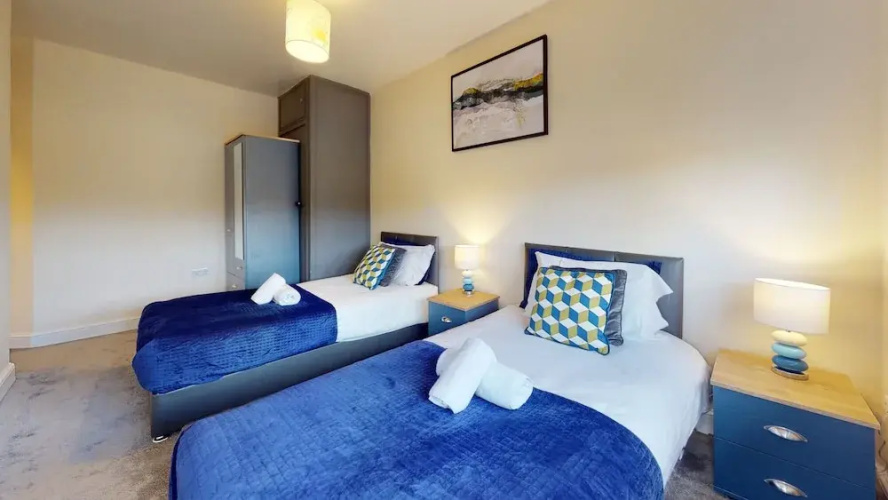 Immaculate 4-bed House in Romford